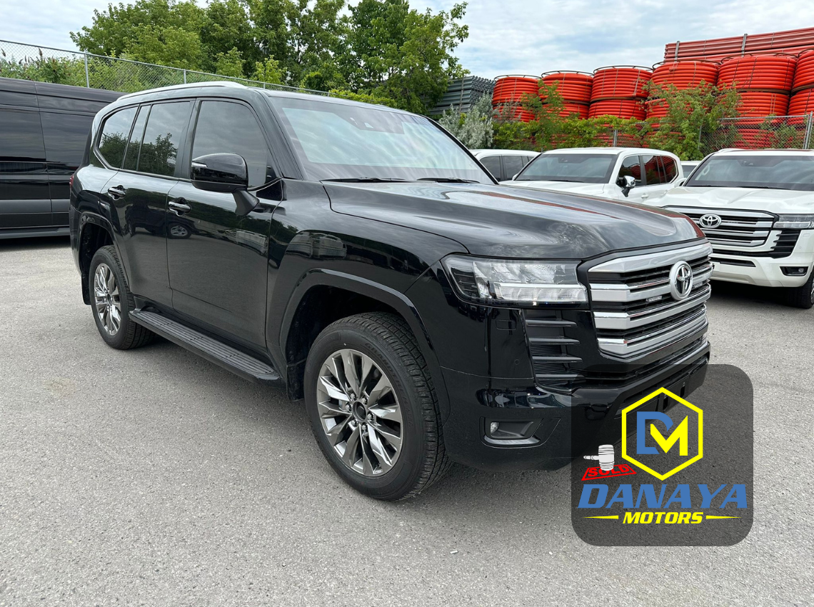 
								2024 Toyota Land Cruiser GXR 3.5L Petrol full									