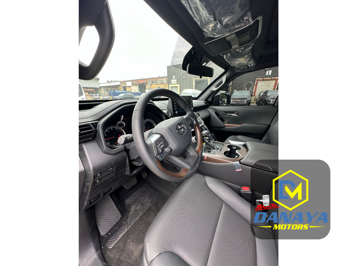 
								2024 Toyota Land Cruiser GXR 3.5L Petrol full									