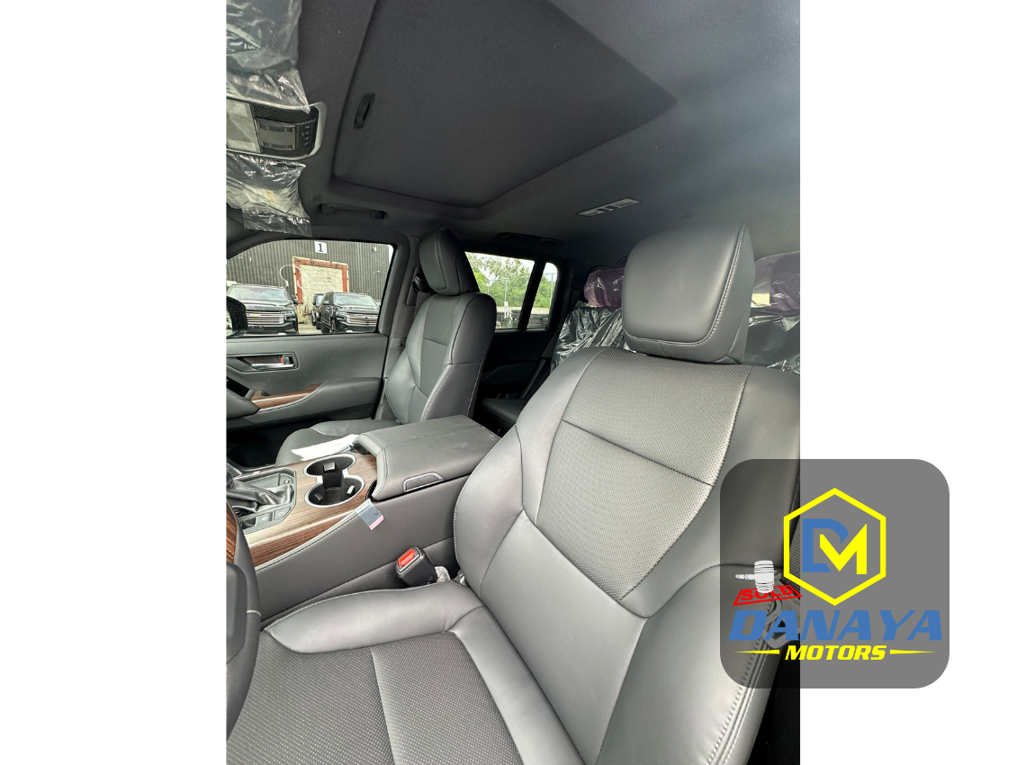 
								2024 Toyota Land Cruiser GXR 3.5L Petrol full									