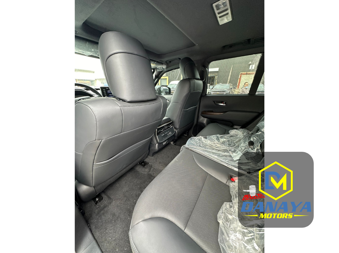 
								2024 Toyota Land Cruiser GXR 3.5L Petrol full									