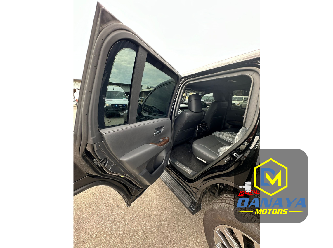 
								2024 Toyota Land Cruiser GXR 3.5L Petrol full									