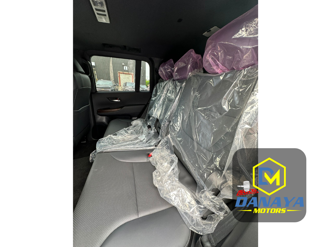 
								2024 Toyota Land Cruiser GXR 3.5L Petrol full									