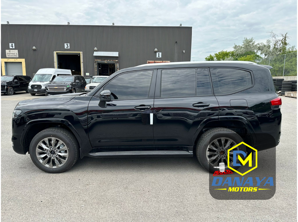 
								2024 Toyota Land Cruiser GXR 3.5L Petrol full									