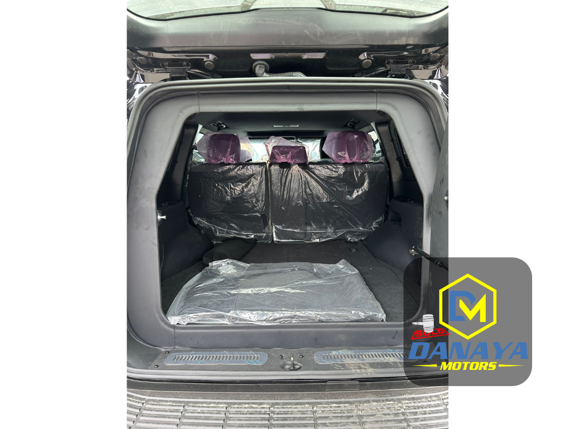 
								2024 Toyota Land Cruiser GXR 3.5L Petrol full									