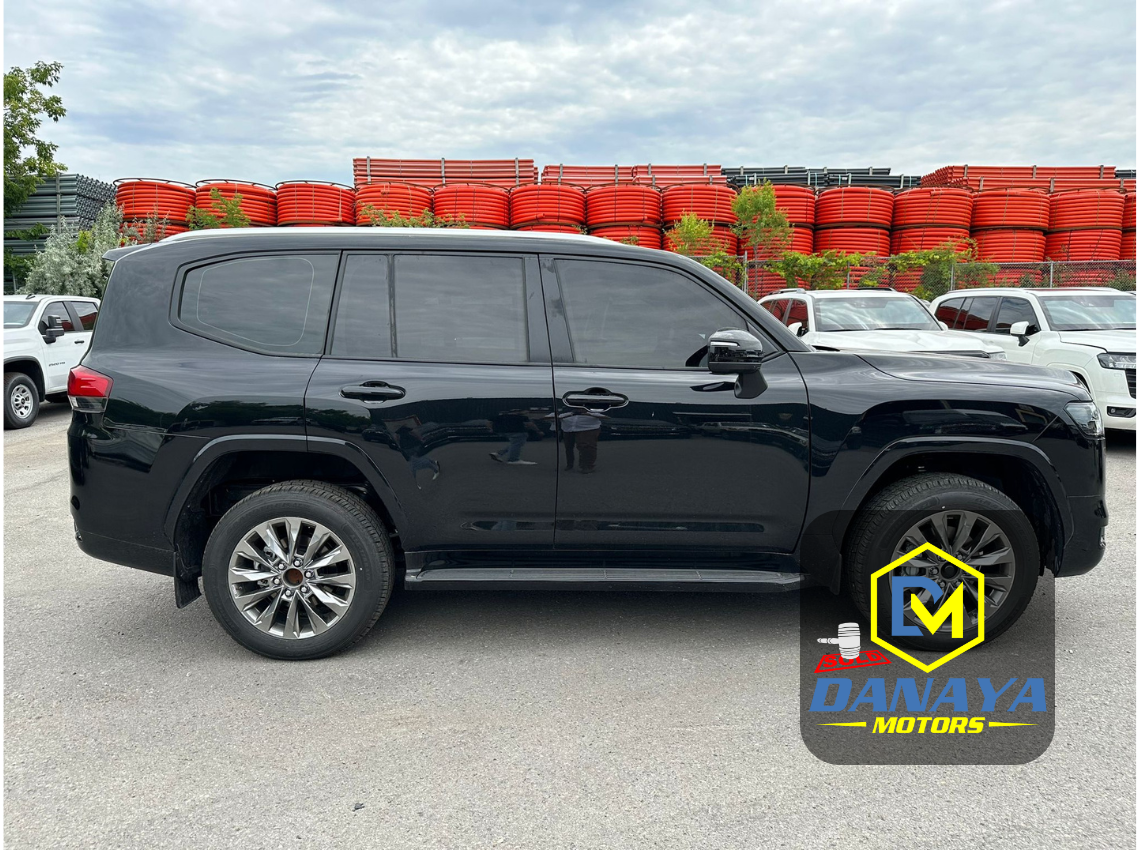 
								2024 Toyota Land Cruiser GXR 3.5L Petrol full									